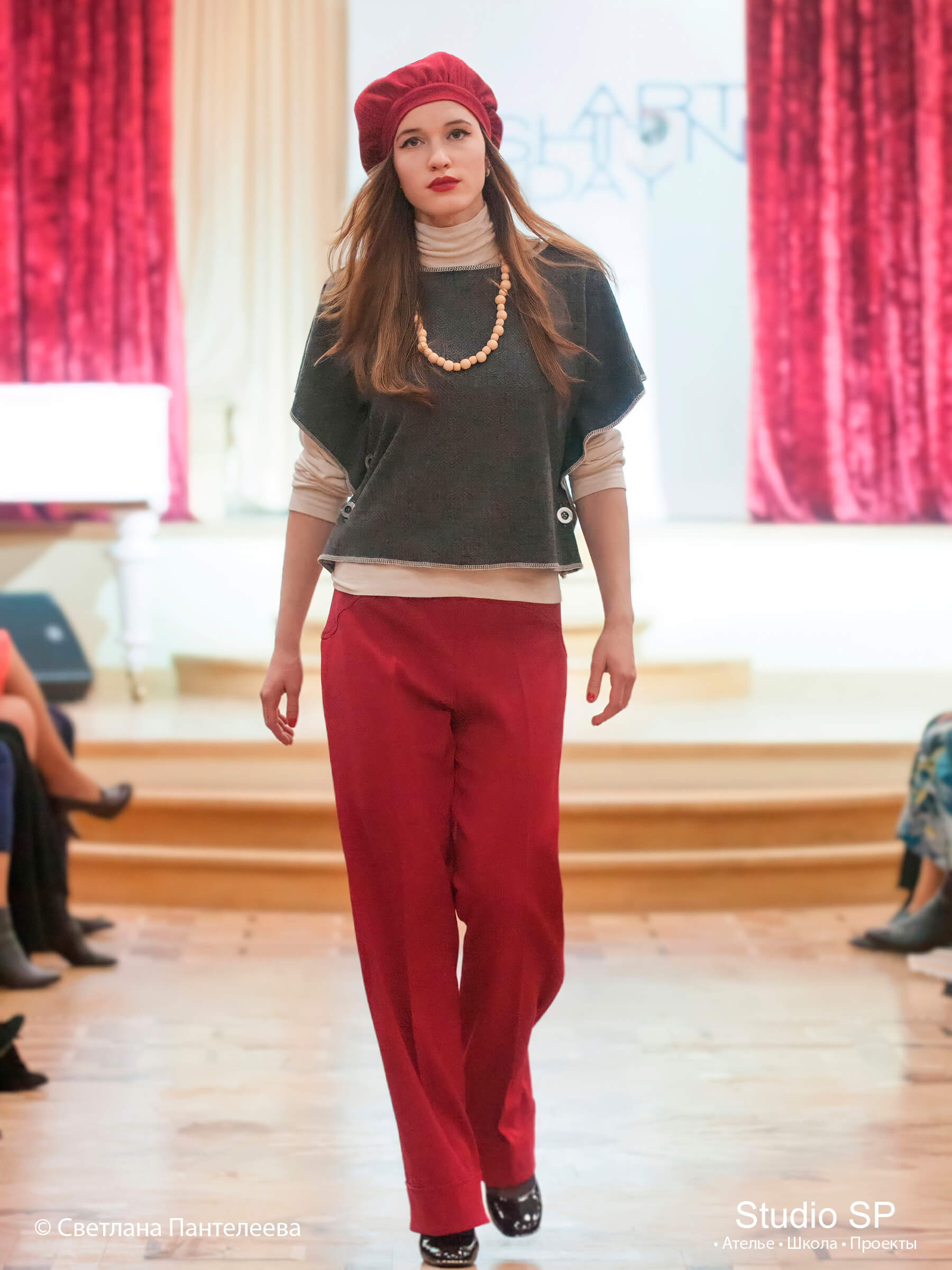 Показ коллекции «Прогулка по городу» на «Art fashion day»