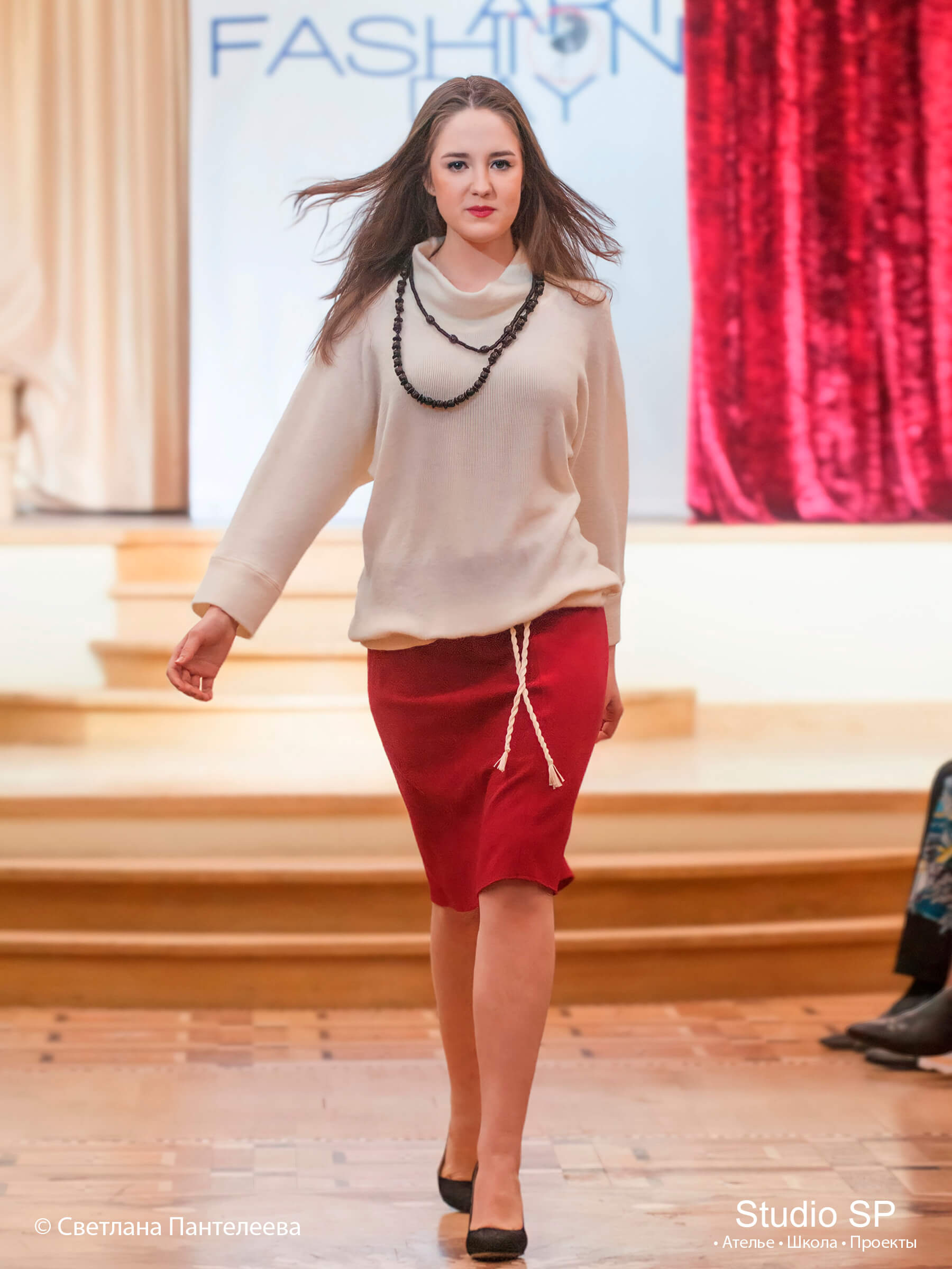 Показ коллекции «Прогулка по городу» на «Art fashion day»