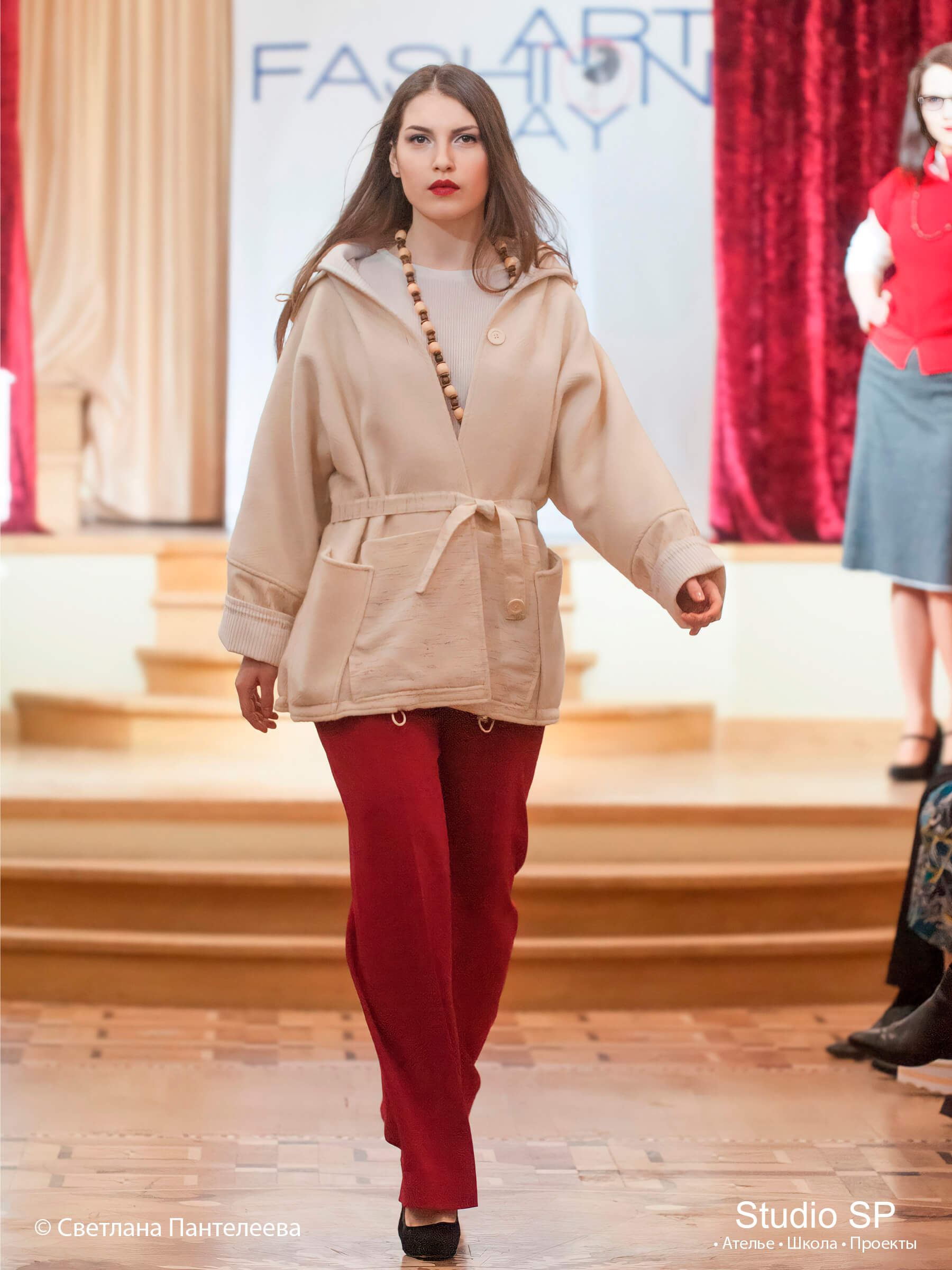 Показ коллекции «Прогулка по городу» на «Art fashion day»