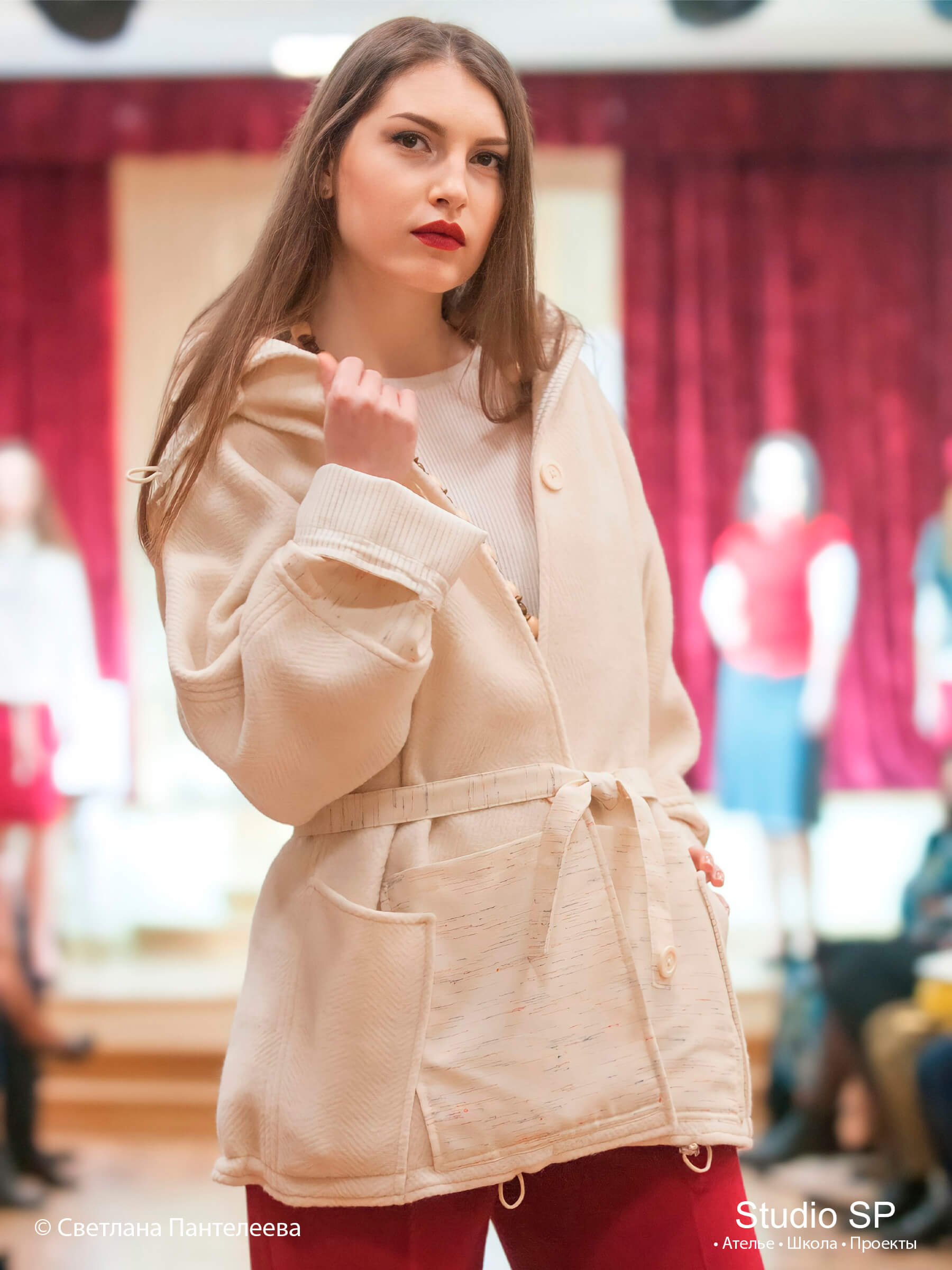 Показ коллекции «Прогулка по городу» на «Art fashion day»