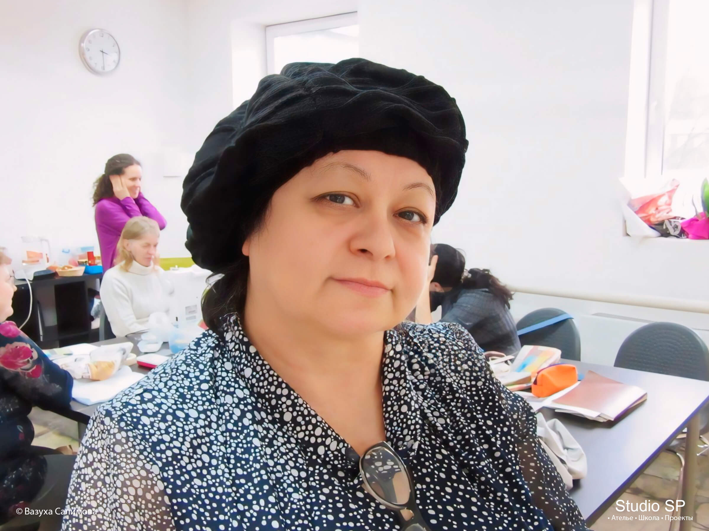 Берет из крупновязанного трикотажа / Базовый курс "Модельер-конструктор"
